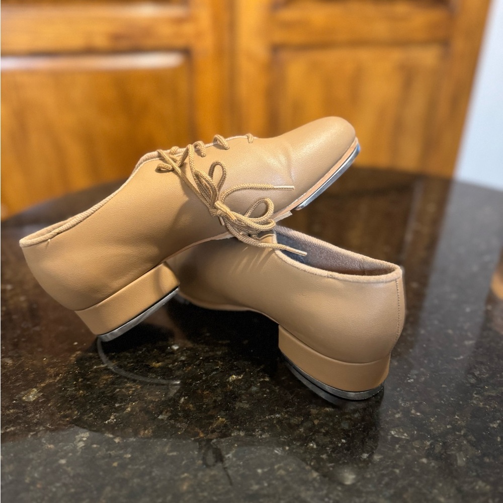 Leo tan leather tap shoes 7M